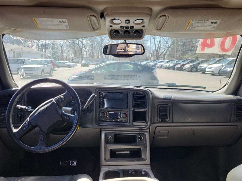 Used 2004 Chevrolet Tahoe Z71 w/ Z71 Preferred Equipment Group AWD/4WD image 9