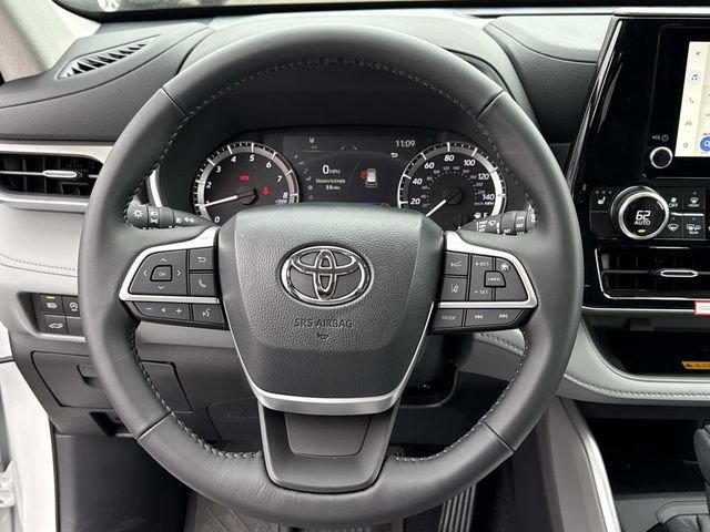 Used 2026 Toyota Highlander XLE image 19