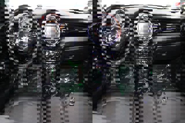 Used 2015 MINI Cooper 4-Door Hardtop image 2