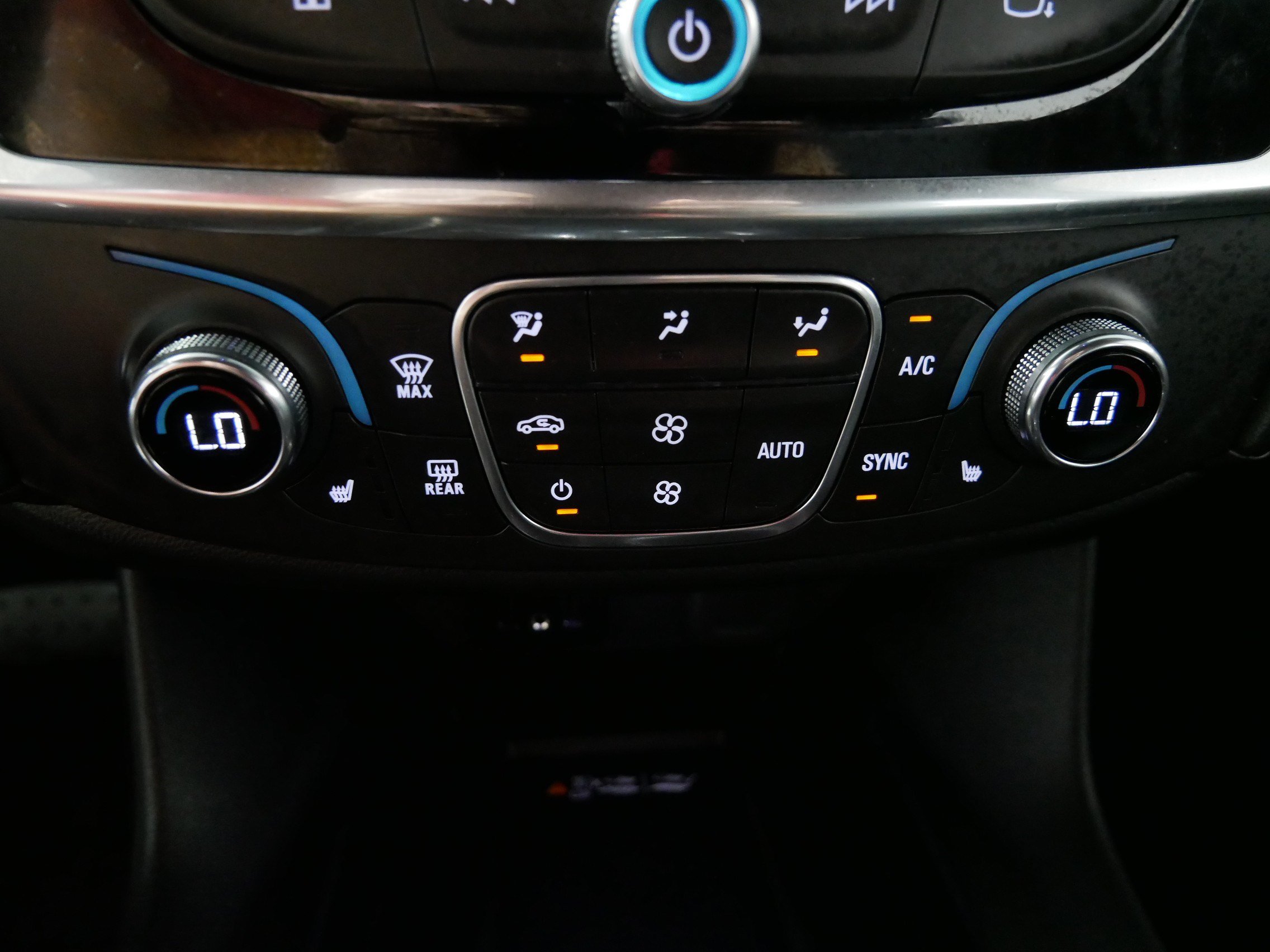 Used 2023 Chevrolet Traverse LT w/ LPO, Floor Liner Package AWD/4WD image 23