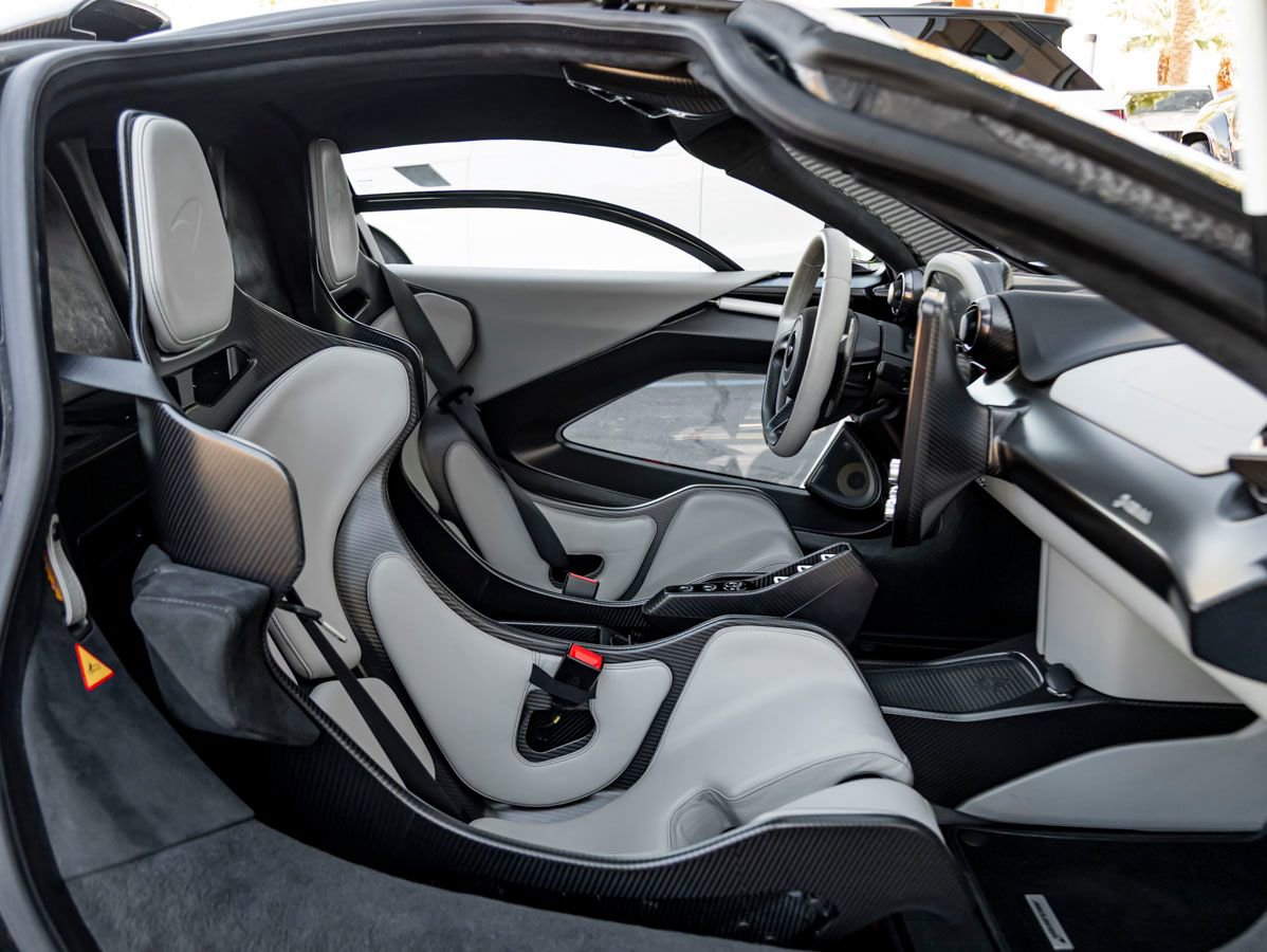 Used 2019 McLaren Senna RWD image 23