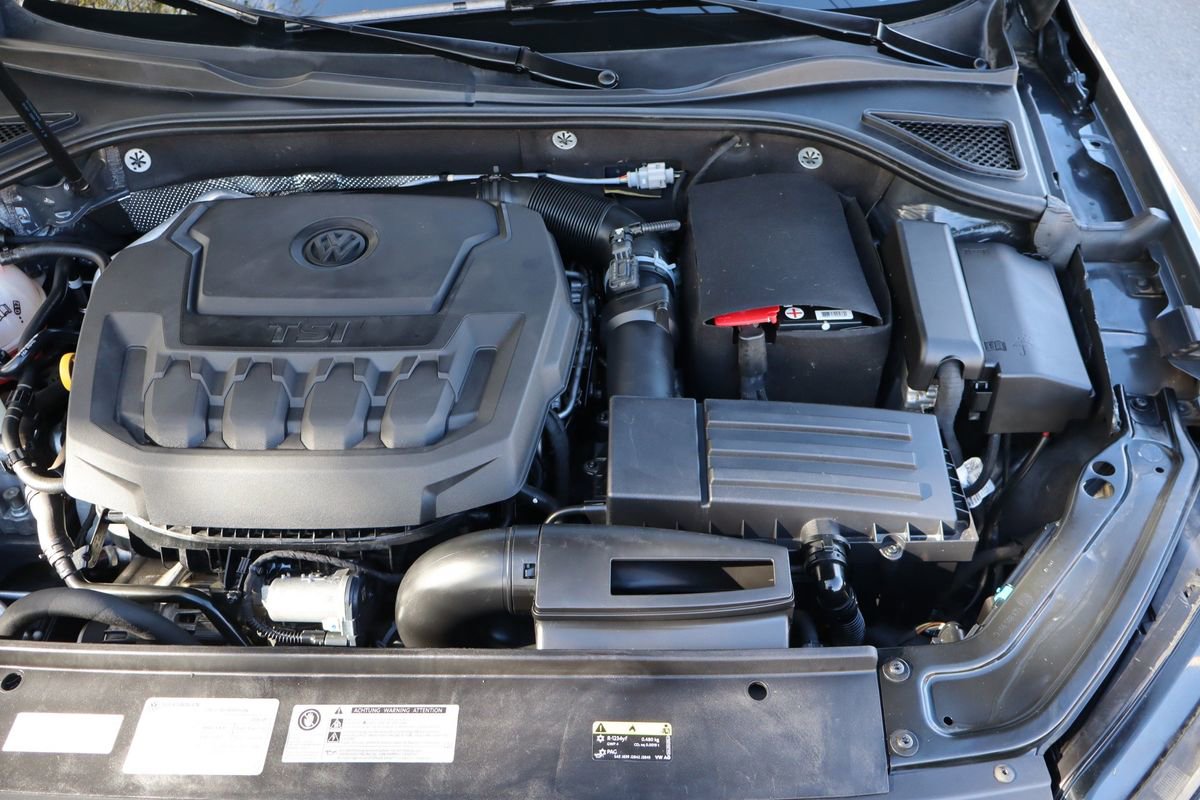 Used 2018 Volkswagen Passat 2.0T R-Line image 40