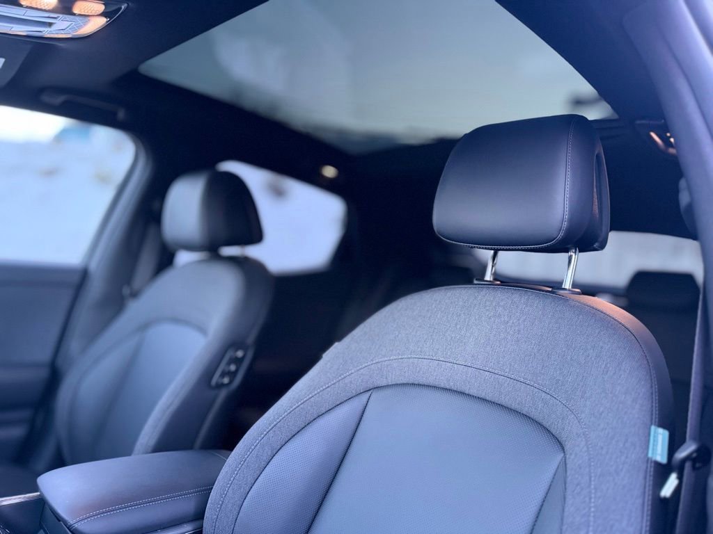 Used 2025 Genesis GV60 Advanced image 15