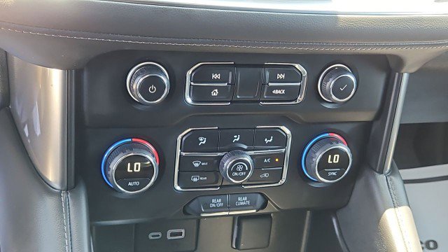Used 2023 Chevrolet Suburban LS RWD image 17