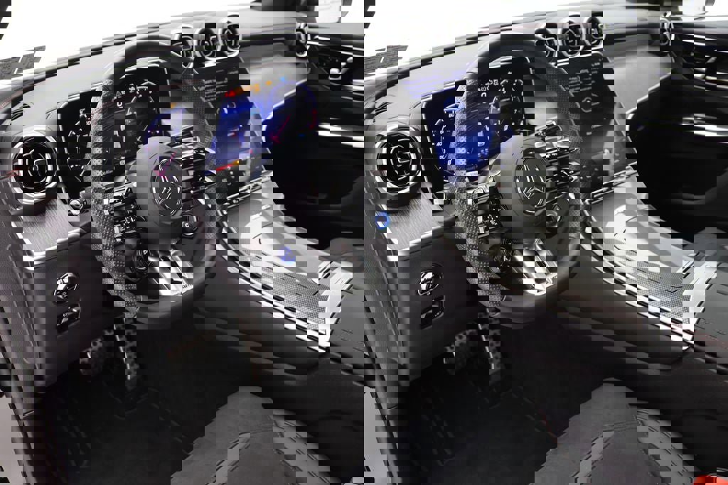 Used 2025 Mercedes-Benz GLC 43 AMG 4MATIC image 16