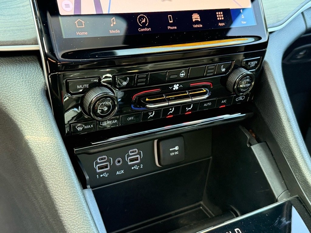 Used 2025 Jeep Grand Cherokee Limited w/ Black Appearance Package image 22