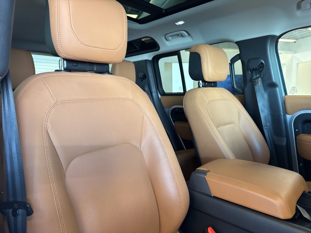 Used 2023 Land Rover Defender 110 SE image 25