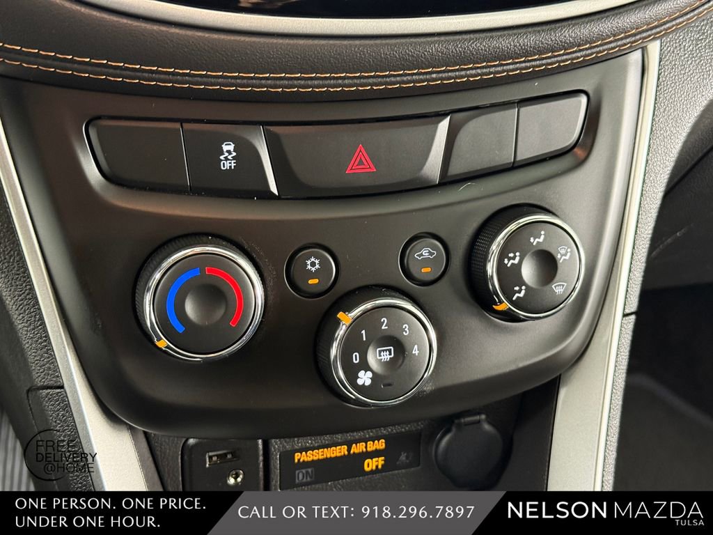 Used 2020 Chevrolet Trax LT w/ Redline Edition image 32
