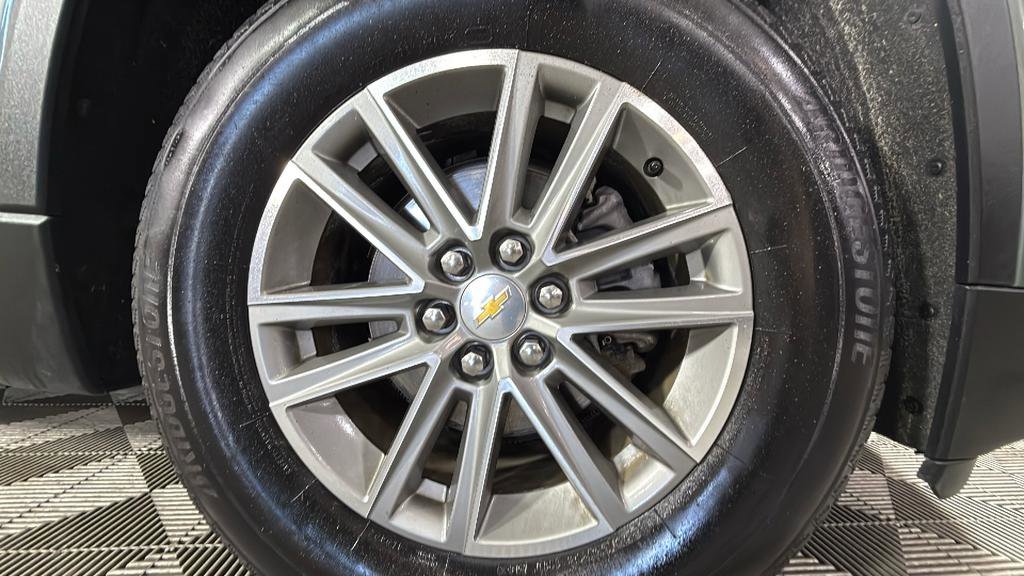 Used 2023 Chevrolet Traverse LT image 37