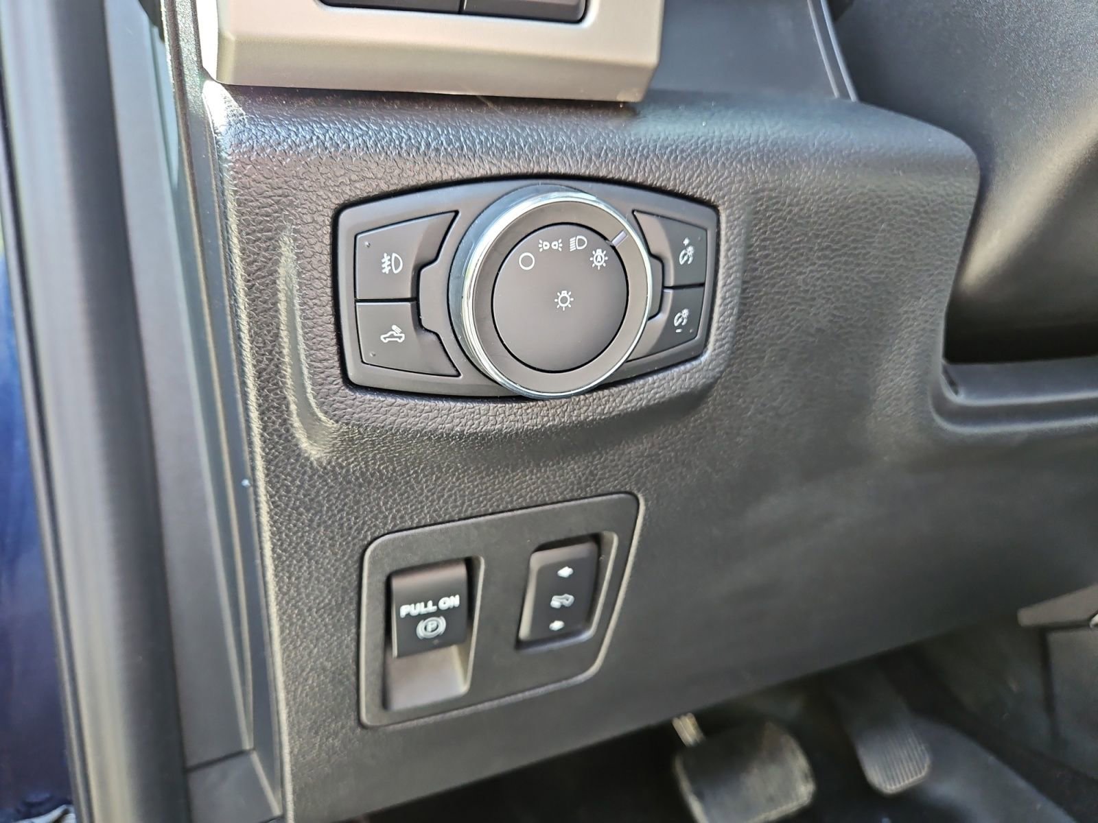 Used 2020 Ford F150 Lariat w/ Equipment Group 502A Luxury image 22