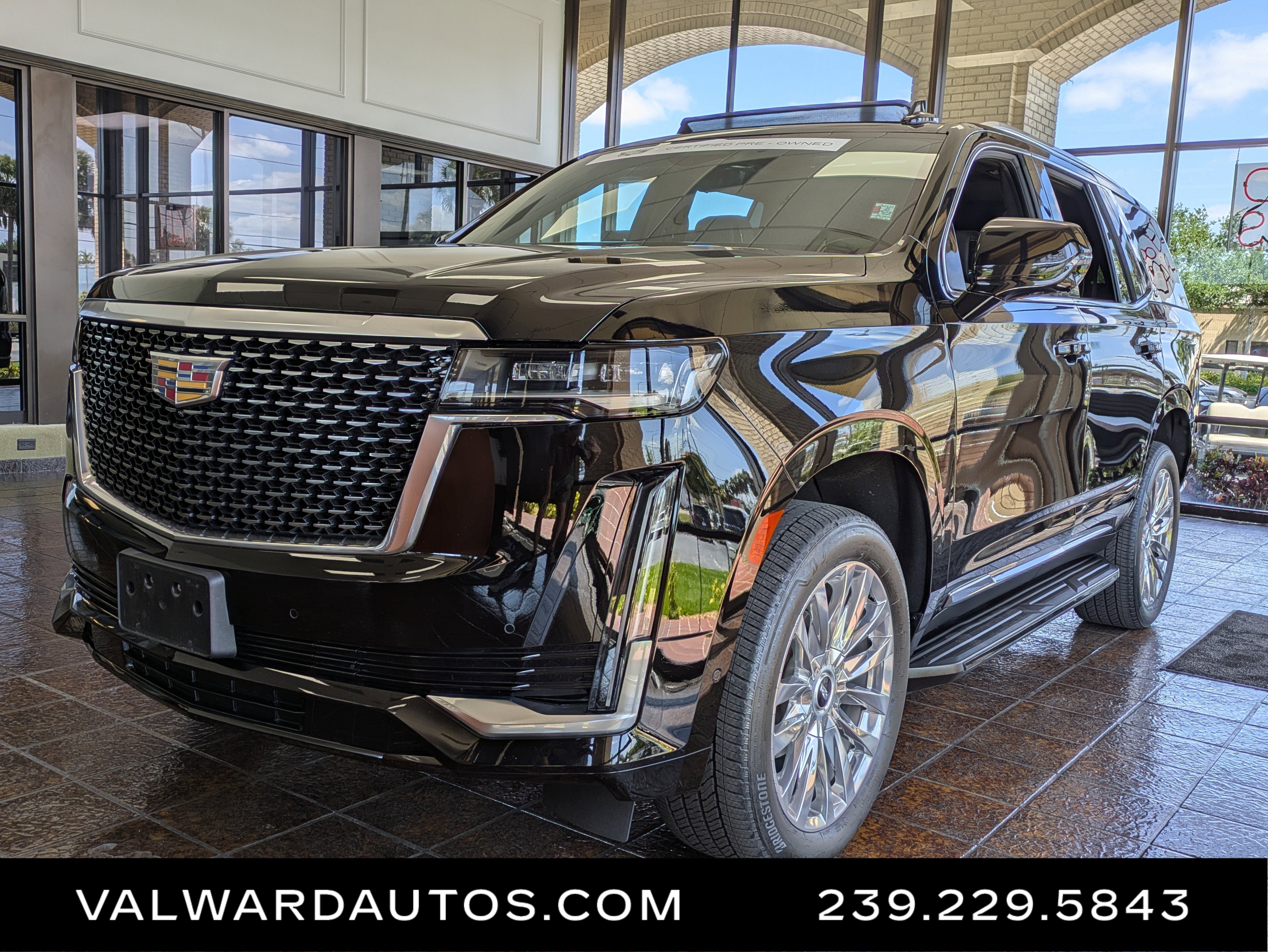 Certified 2024 Cadillac Escalade Premium Luxury AWD/4WD image 1