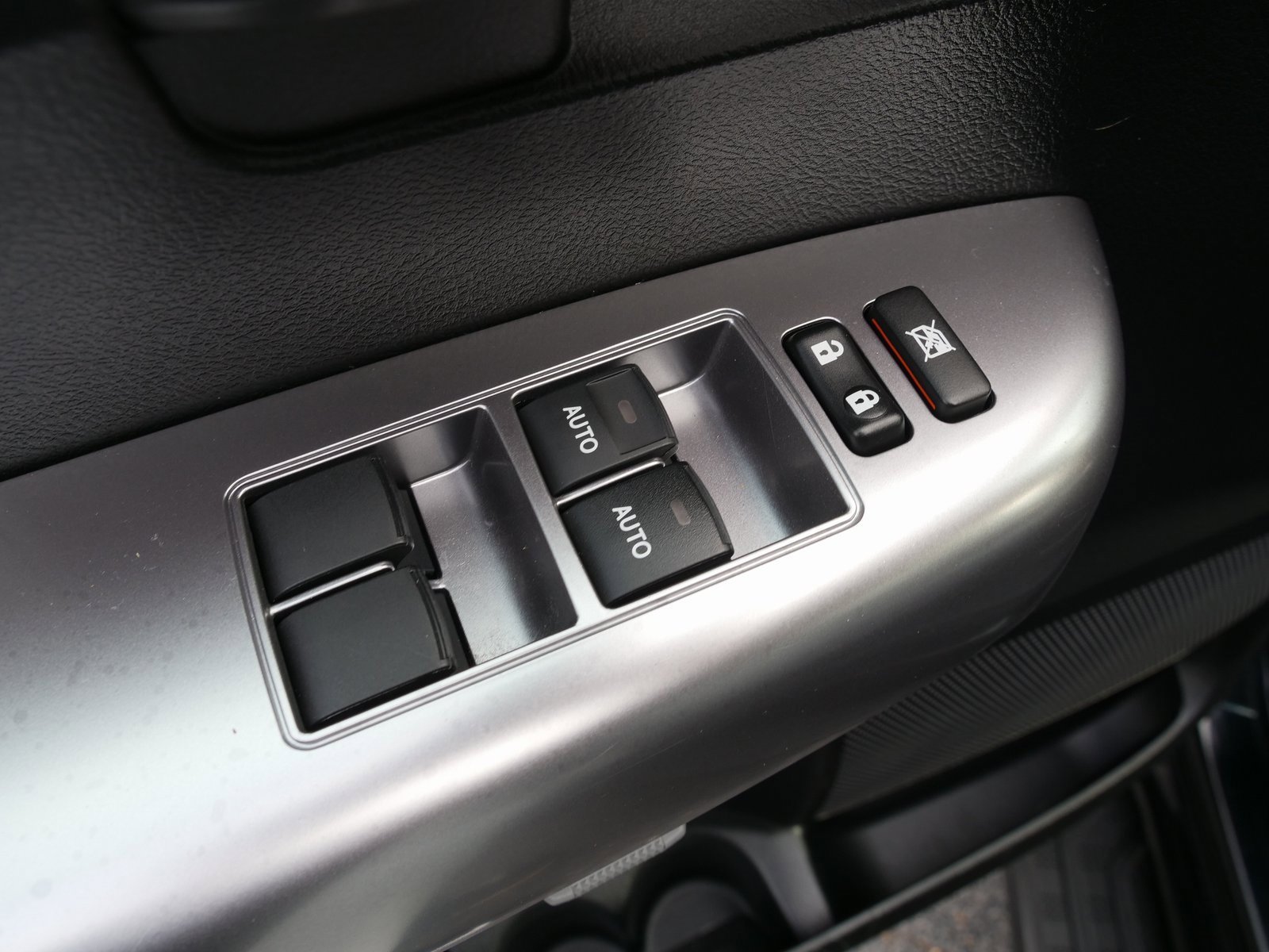 Used 2022 Toyota Sequoia SR5 image 18