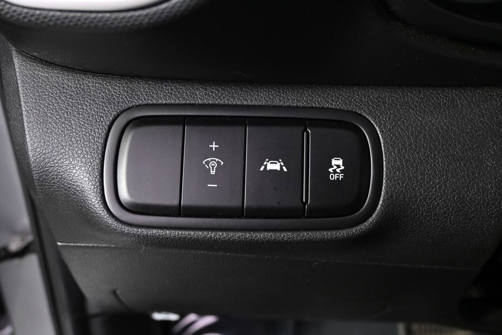 Used 2021 Hyundai Venue SE image 24