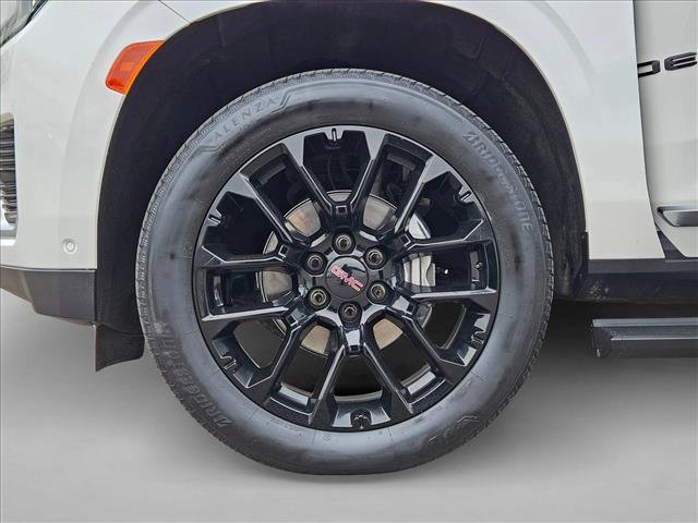Used 2024 GMC Yukon XL Denali w/ Advanced Technology Package AWD/4WD image 29