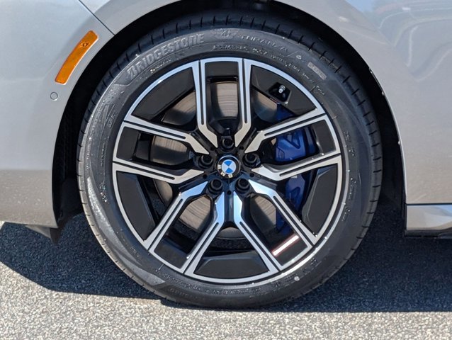 Used 2023 BMW 740i image 26