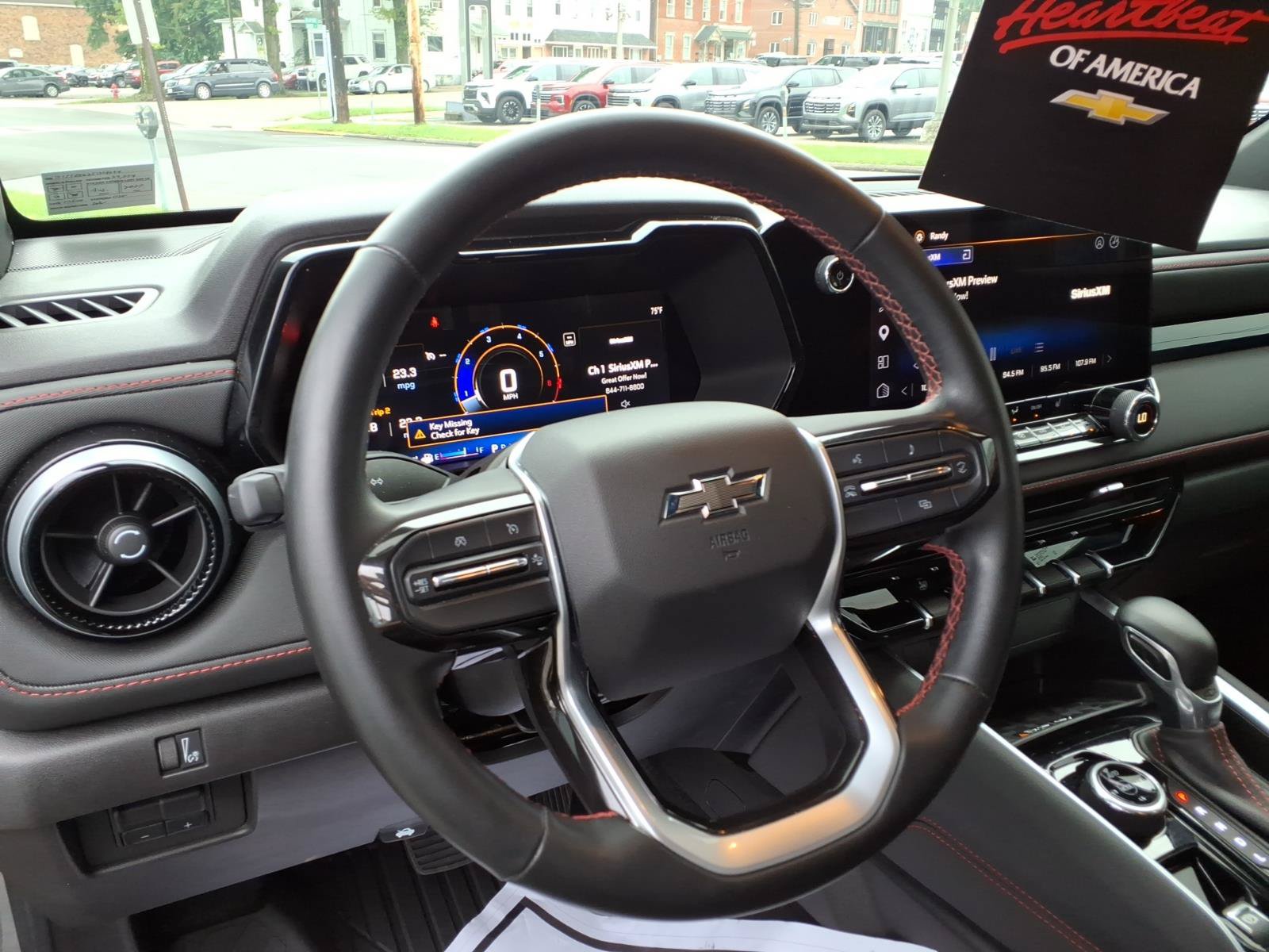 Used 2025 Chevrolet Colorado Z71 AWD/4WD image 11