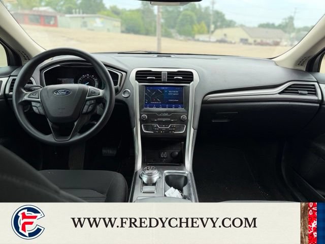 Used 2020 Ford Fusion SE FWD image 9