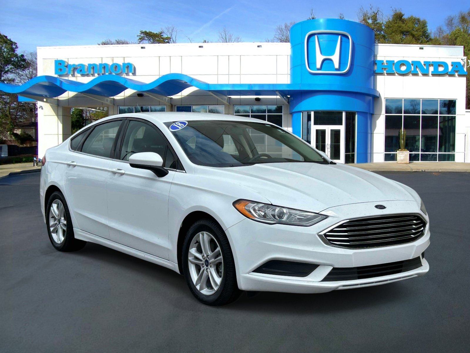 Used 2018 Ford Fusion SE w/ Fusion SE Technology Package FWD image 1