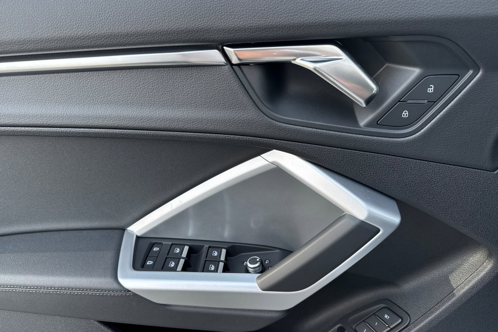 New 2025 Audi Q3 2.0T Premium image 8