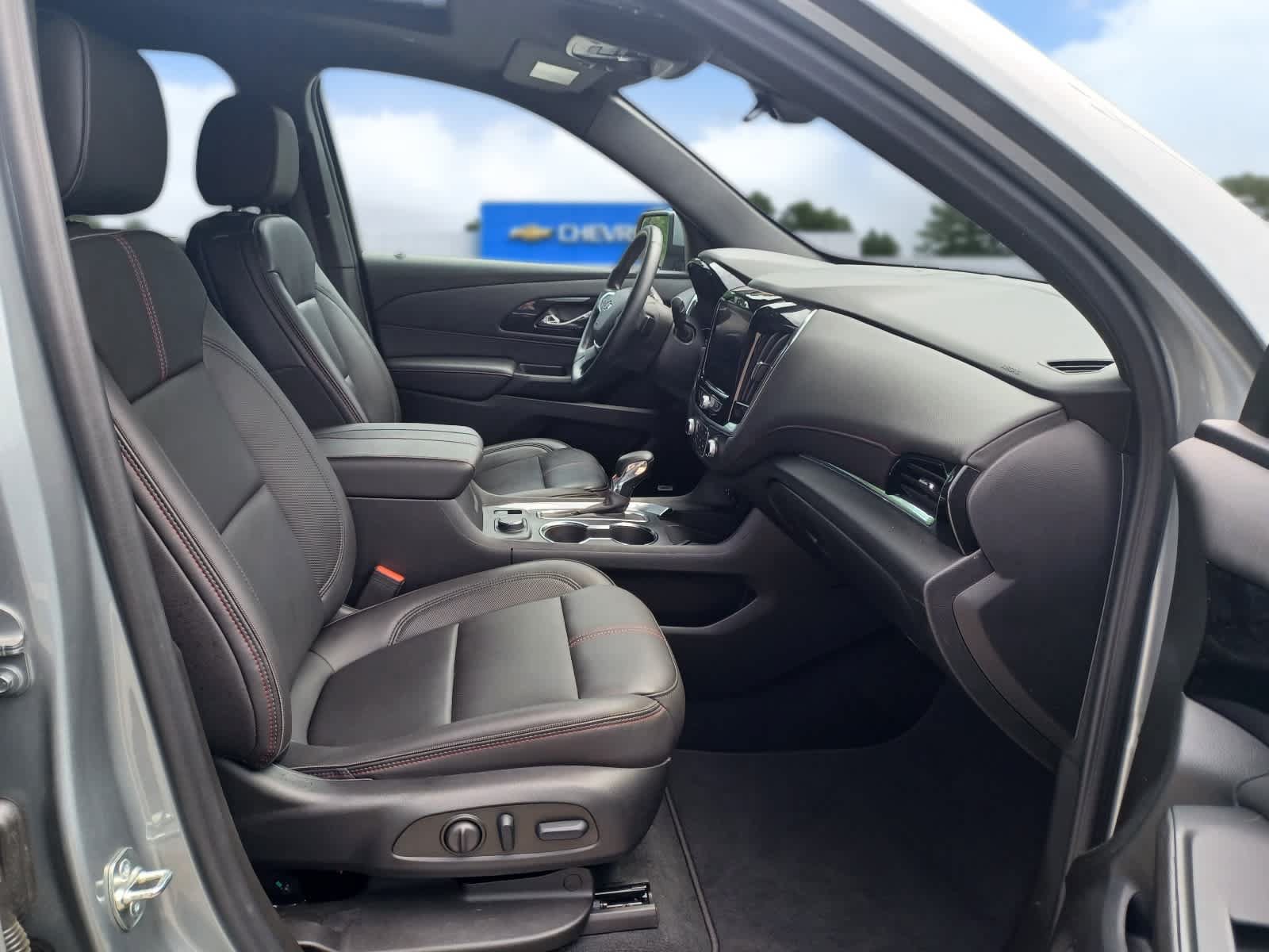 Used 2023 Chevrolet Traverse RS AWD/4WD image 25