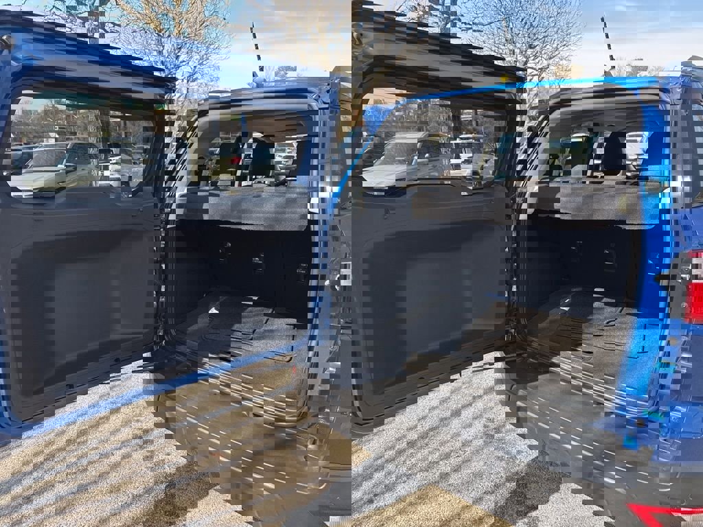 Used 2021 Ford EcoSport SE w/ SE Convenience Package image 26