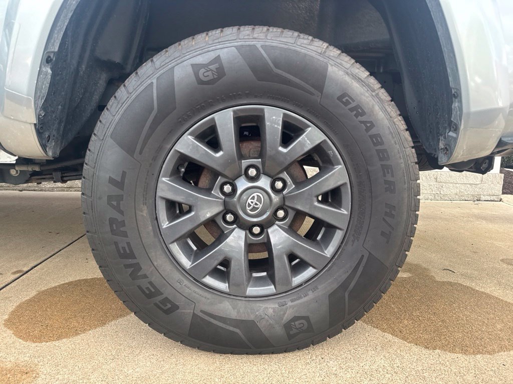 Used 2023 Toyota Tacoma SR5 AWD/4WD image 26