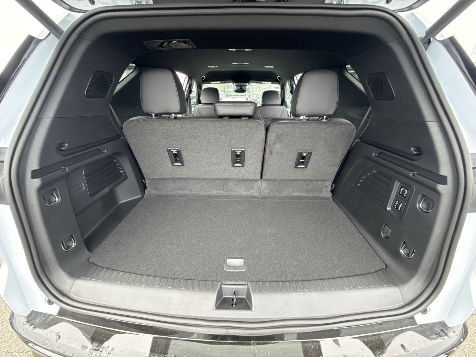 New 2026 Chevrolet Traverse High Country FWD image 26