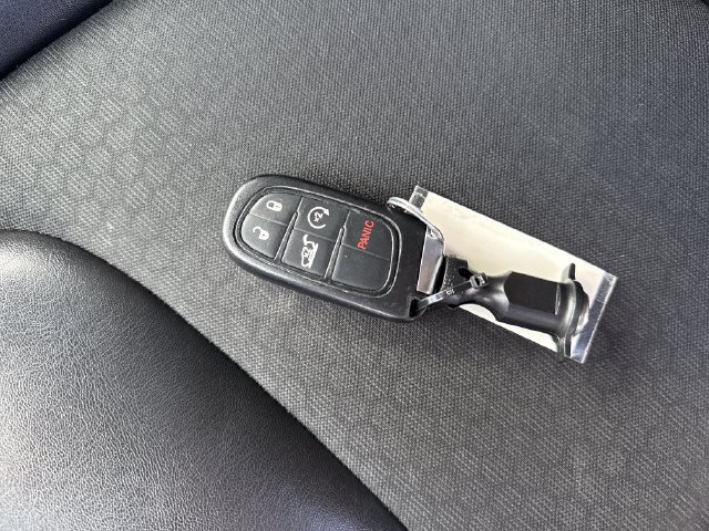 Used 2019 Jeep Cherokee Latitude Plus w/ Comfort/Convenience Group AWD/4WD image 28