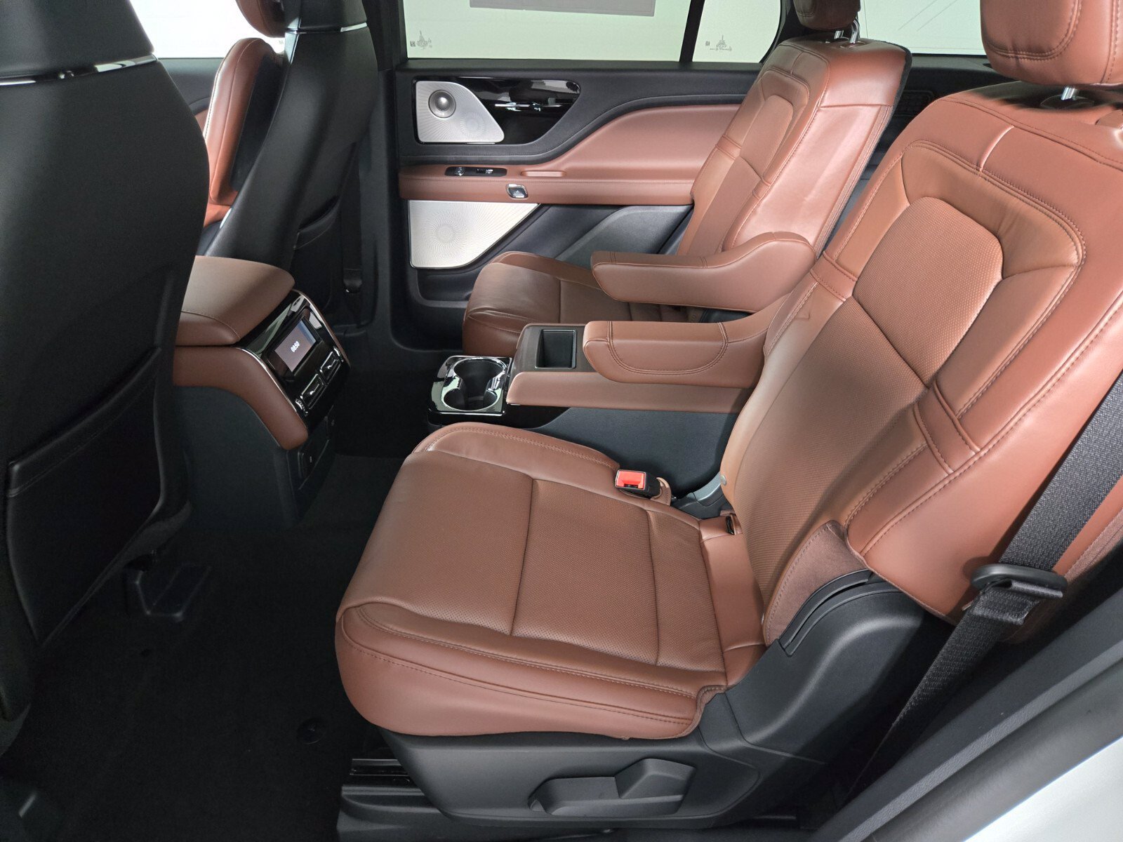 New 2026 Lincoln Aviator Reserve w/ Luxury Package RWD image 14