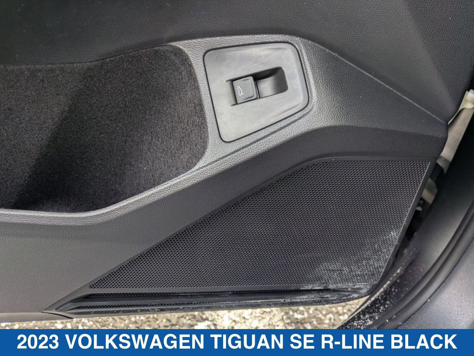 Used 2023 Volkswagen Tiguan SE R-Line image 14