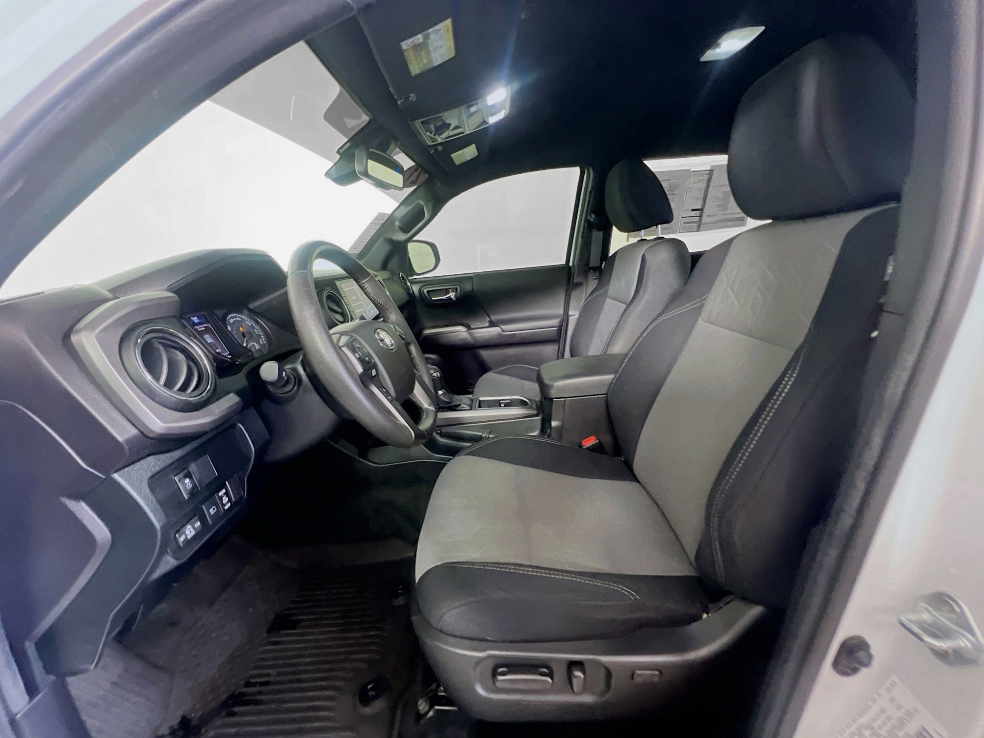 Used 2021 Toyota Tacoma TRD Off-Road image 14