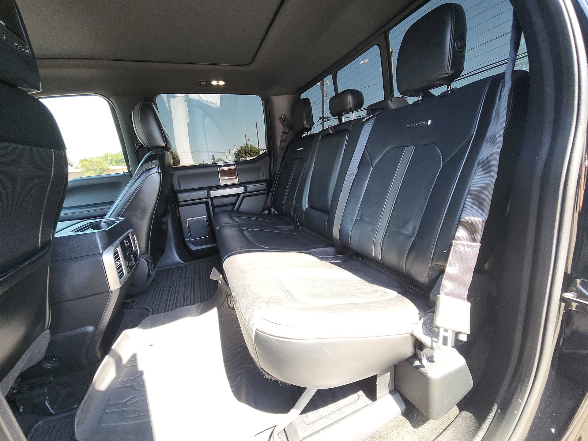 Used 2017 Ford F250 Platinum w/ Platinum Ultimate Package AWD/4WD image 25
