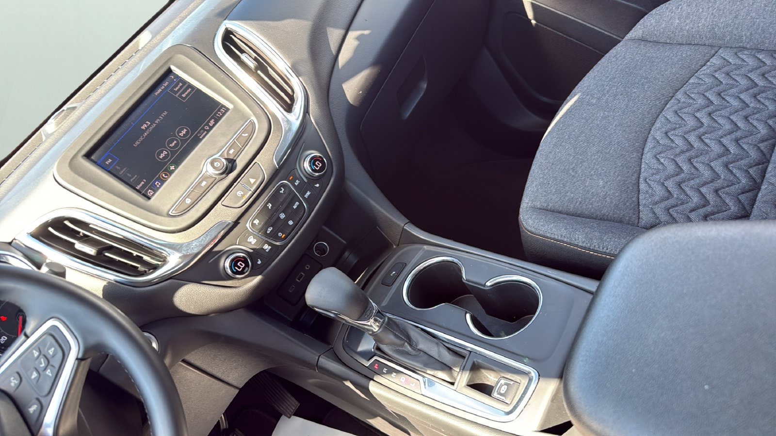 Used 2024 Chevrolet Equinox LT FWD image 20
