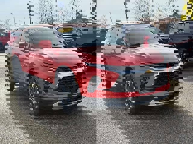 Used 2025 Chevrolet Blazer LT image 4