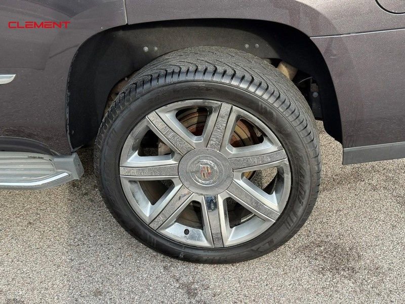 Used 2015 Cadillac Escalade Luxury image 4