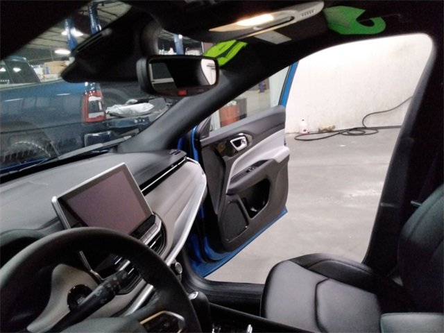 Used 2024 Jeep Compass Limited image 24