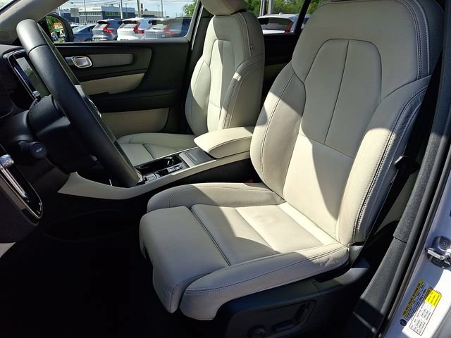 Certified 2024 Volvo XC40 B5 Plus w/ Protection Package Premier AWD/4WD image 14