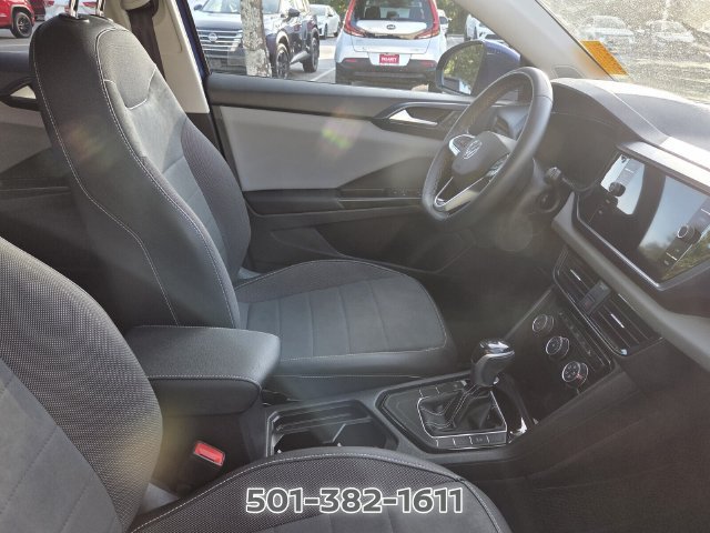 Used 2023 Volkswagen Taos SE w/ Panoramic Sunroof Package FWD image 9