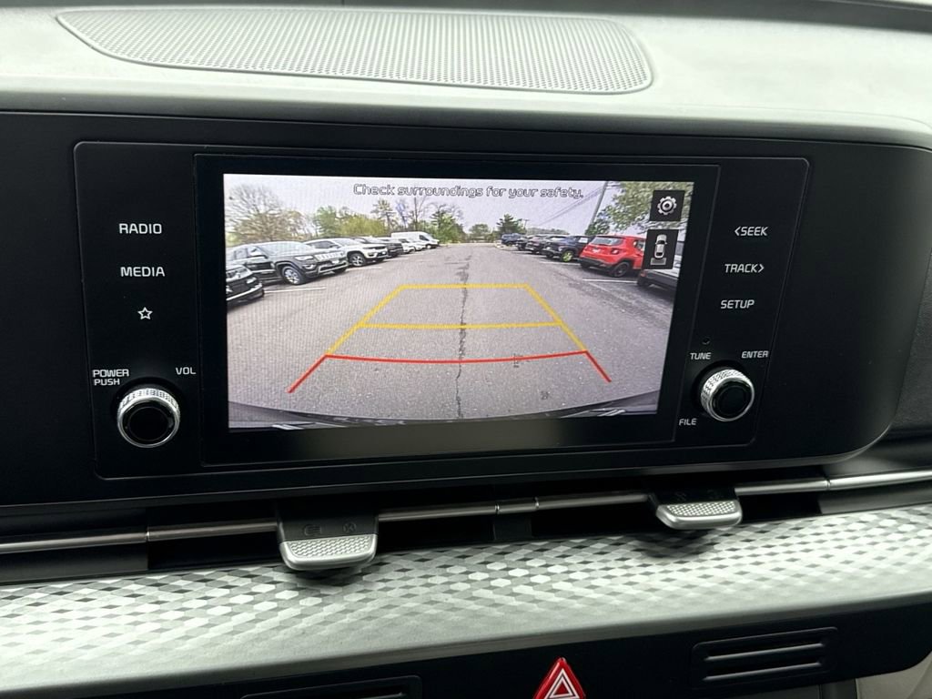 Used 2022 Kia Carnival LX image 19