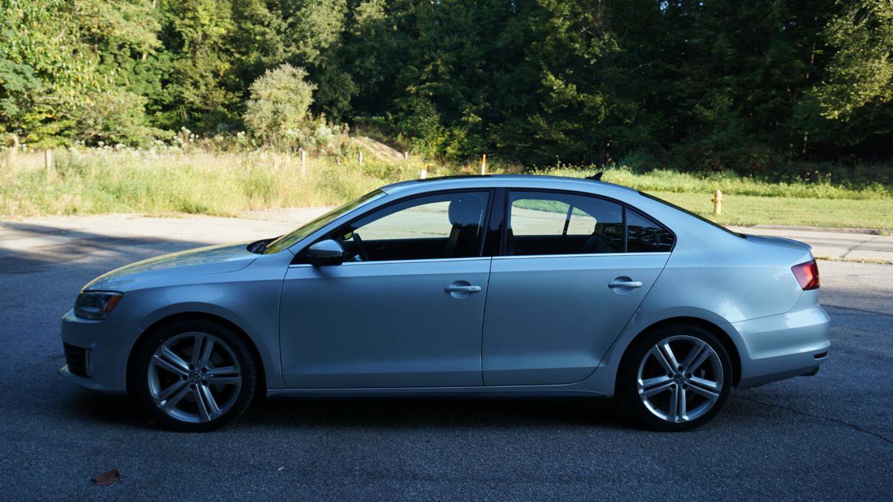Used 2015 Volkswagen Jetta GLI SE FWD image 2