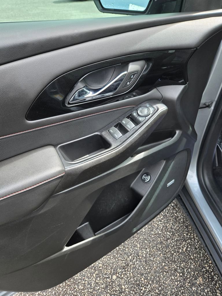 Used 2023 Chevrolet Traverse RS image 8