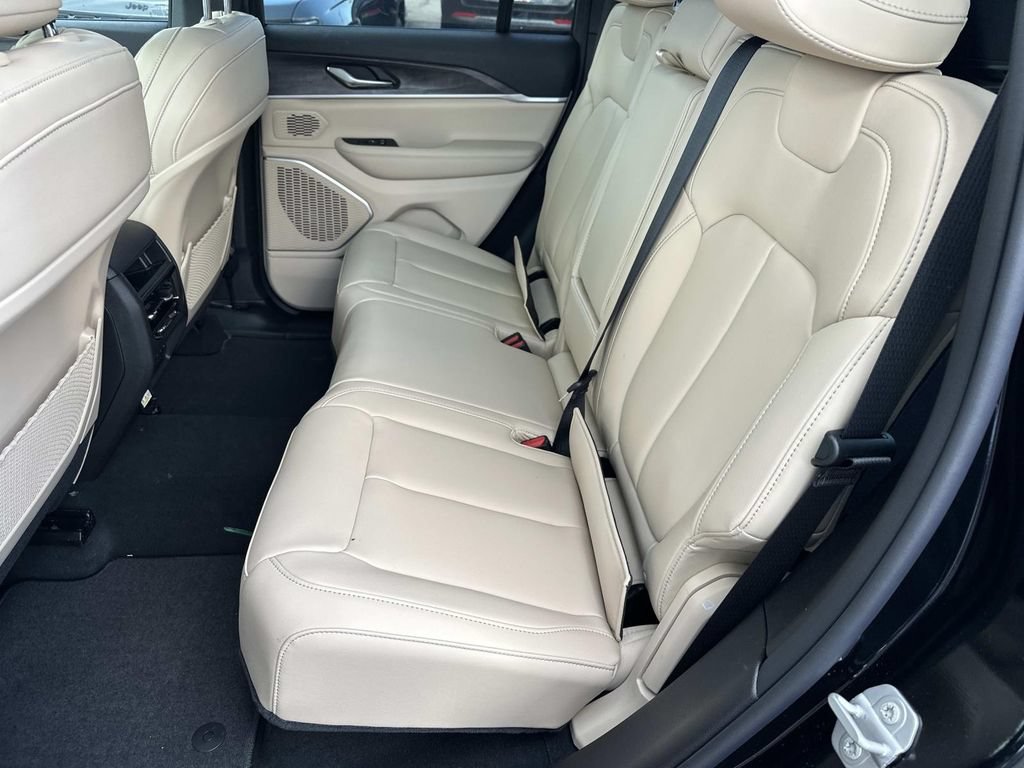 New 2026 Jeep Grand Cherokee Limited AWD/4WD image 9