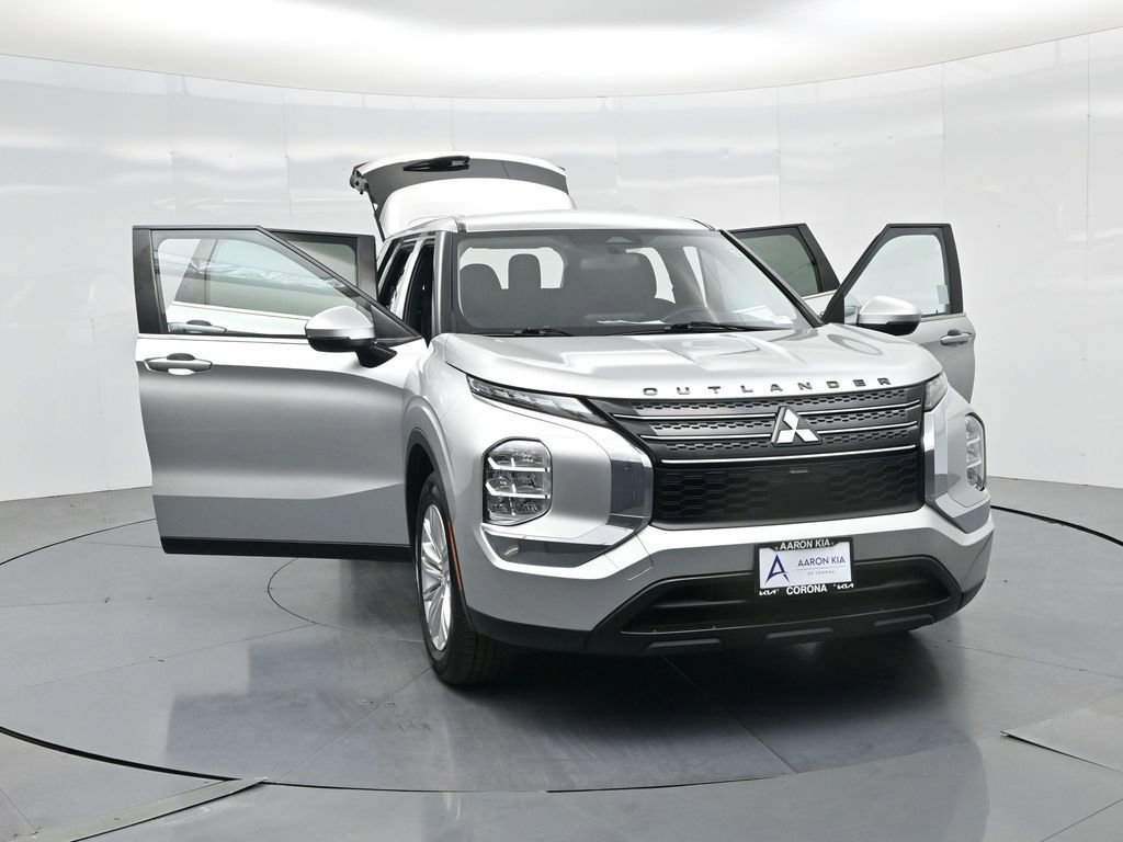 Used 2022 Mitsubishi Outlander ES image 24