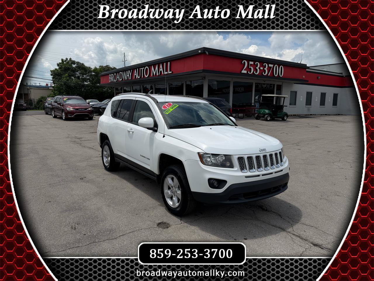Used 2017 Jeep Compass Latitude FWD image 1