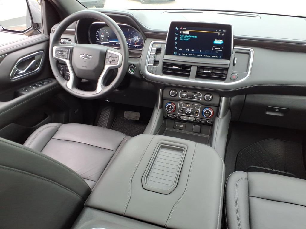 Used 2024 Chevrolet Suburban Z71 w/ Luxury Package AWD/4WD image 17