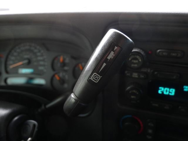 Used 2005 Chevrolet Silverado 2500 LT w/ Heavy-Duty Power Package image 21