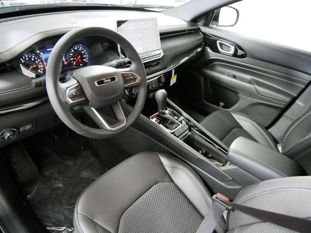 Used 2024 Jeep Compass Latitude w/ Convenience Group image 16