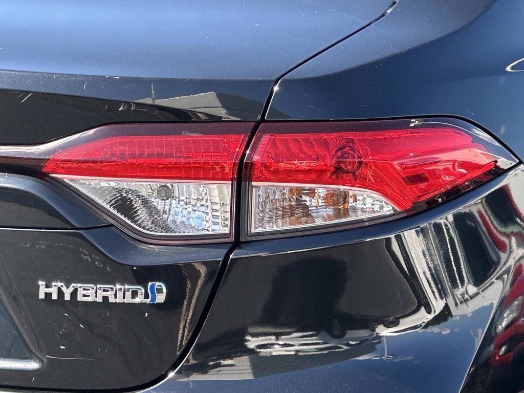 Used 2022 Toyota Corolla LE w/ Premium Interior Package FWD image 6