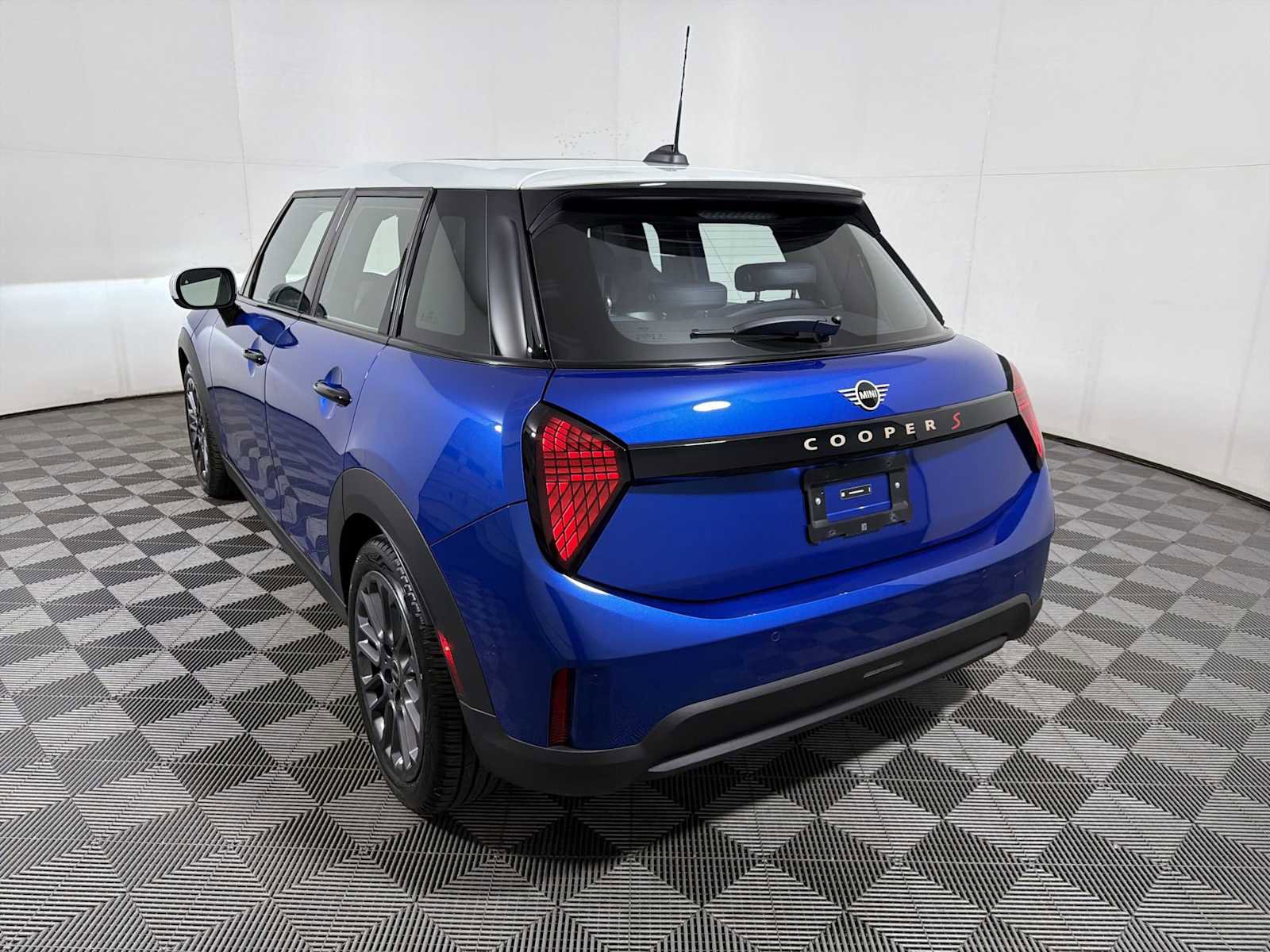 Certified 2025 MINI Cooper S image 5