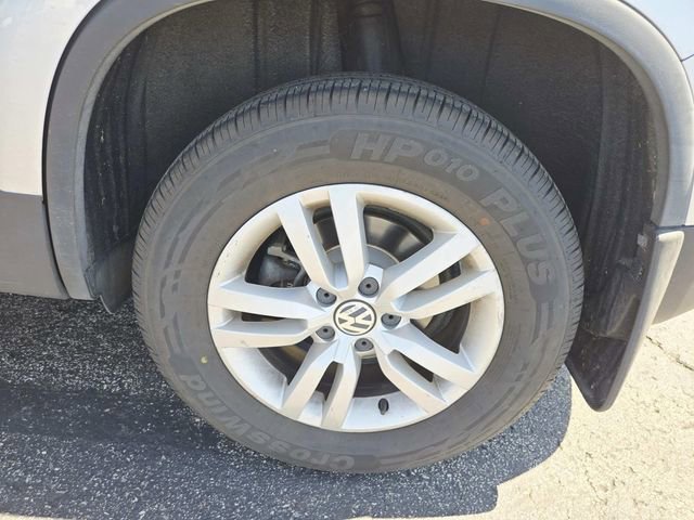 Used 2016 Volkswagen Tiguan S image 12